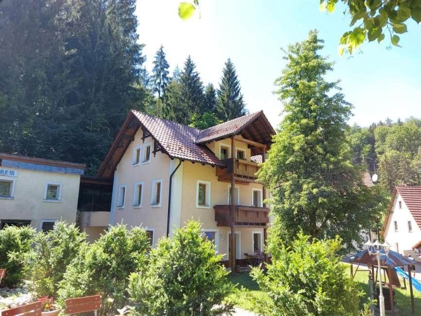 Gasthof Restaurant Jamas Ξενοδοχείο Pottenstein Εξωτερικό φωτογραφία